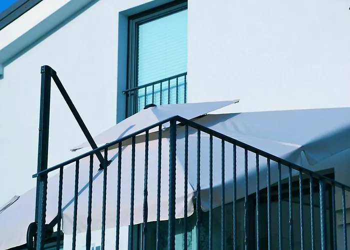 Sotto Il Faro - Trieste